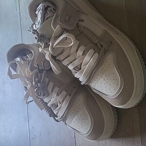 NWT Liliana Taupe Timothy Sneakers Size 8